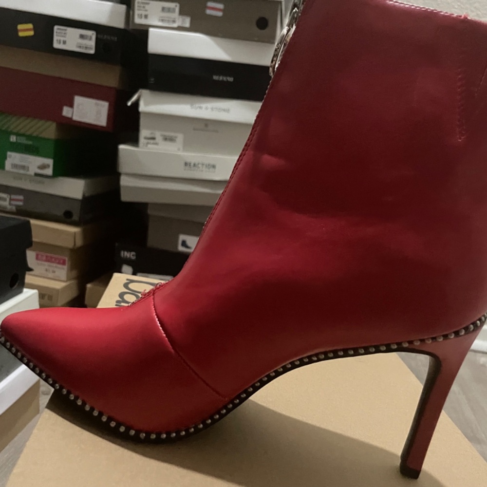 Shoe - Picture 2 of 2